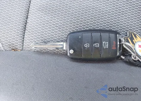 2017 Kia Forte Lx z USA, uszkodzony, nr VIN 3KPFK4A75HE133685